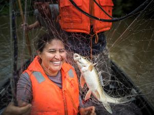 TNC Gabon Program Director Marie-Claire Paiz and science expedition team collect fish via gillnetting.